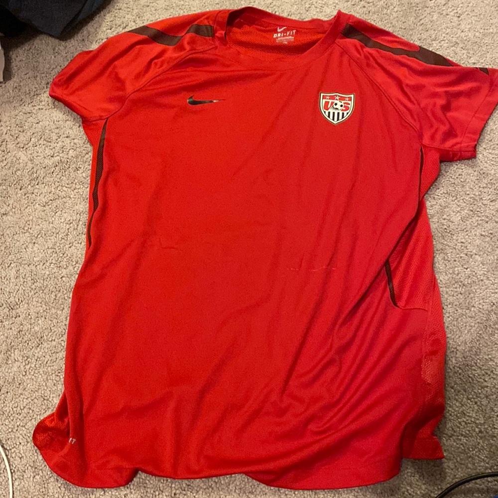 USA woman’s soccer jersey size extra large brand is Nike